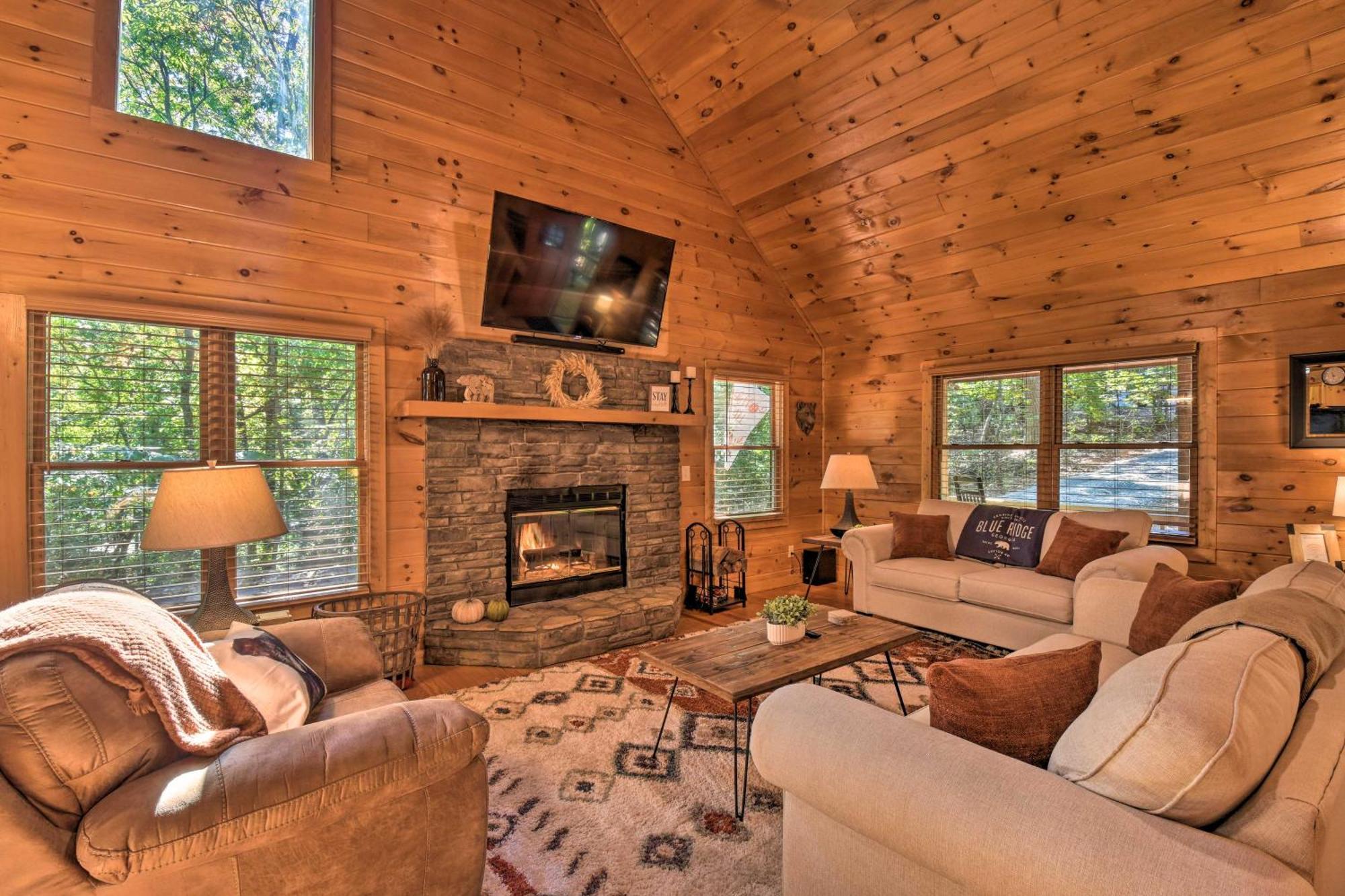 Blue Ridge Cabin Hot Tub, Fire Pit And Grill! Eksteriør billede