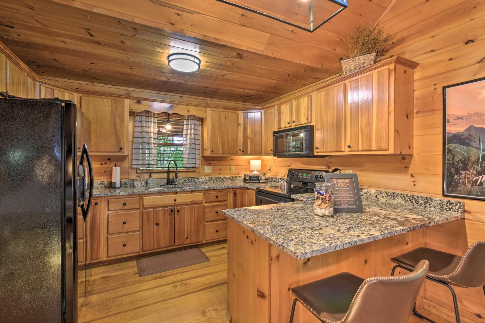 Blue Ridge Cabin Hot Tub, Fire Pit And Grill! Eksteriør billede