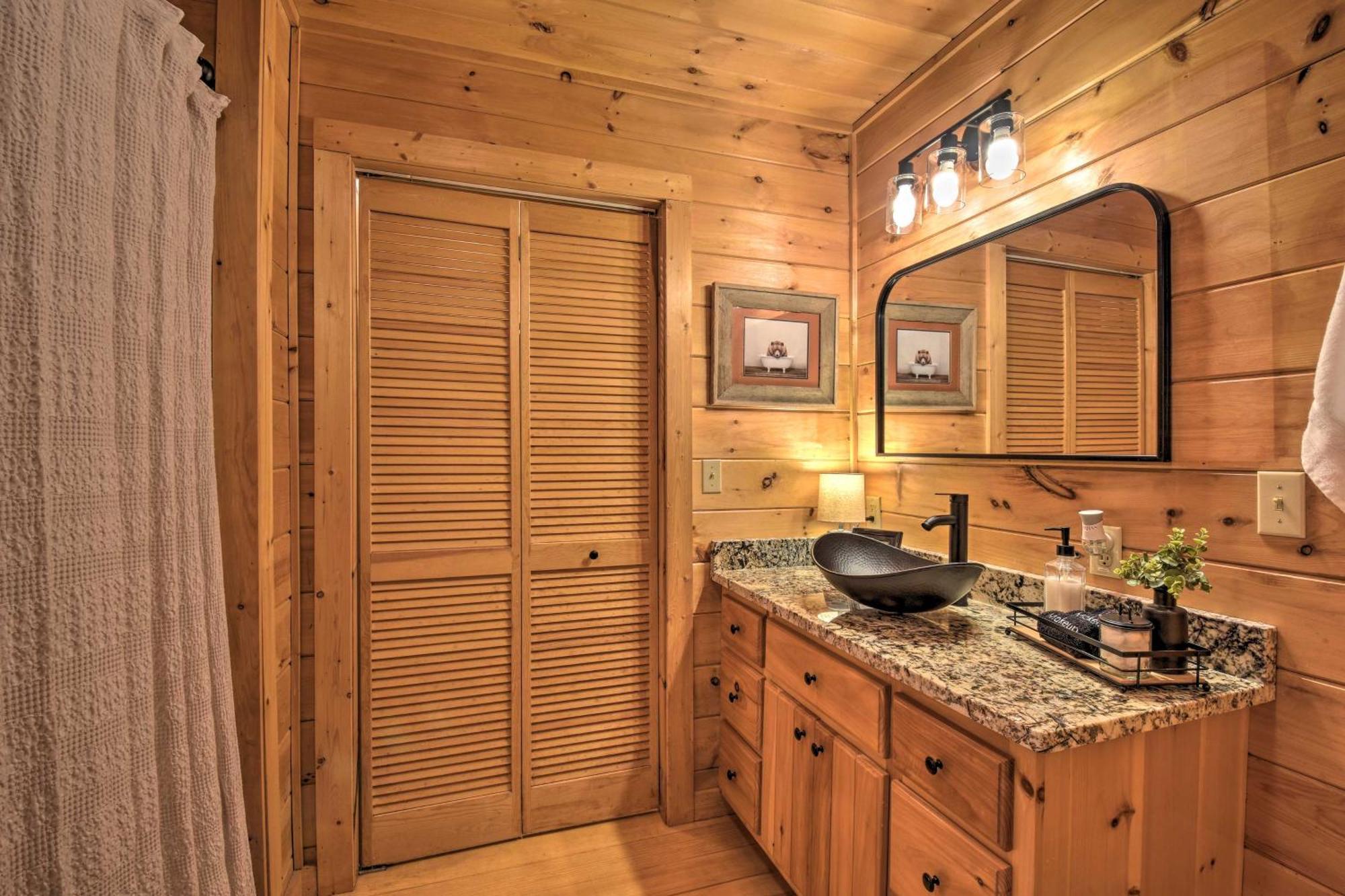 Blue Ridge Cabin Hot Tub, Fire Pit And Grill! Eksteriør billede