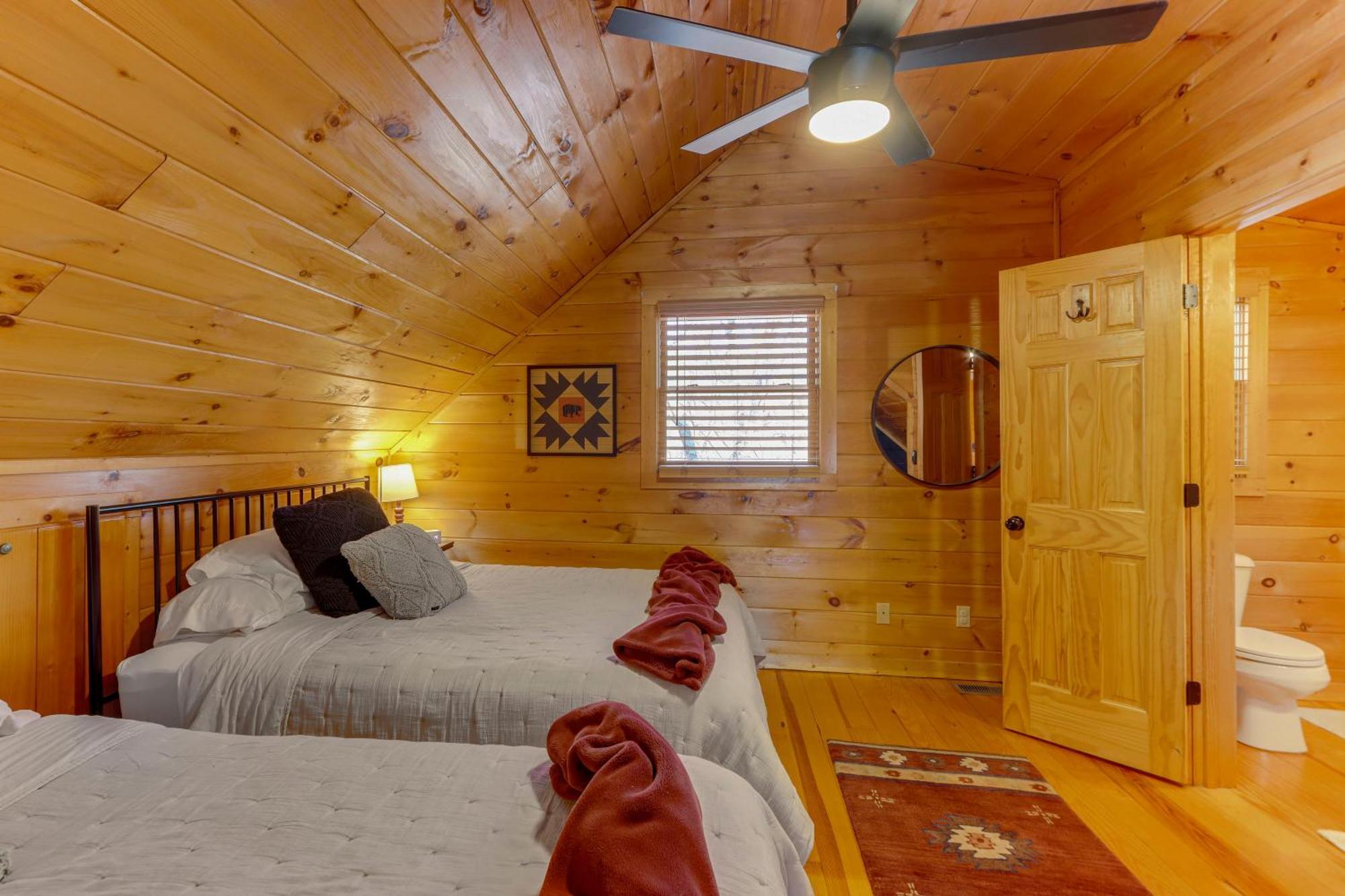 Blue Ridge Cabin Hot Tub, Fire Pit And Grill! Eksteriør billede
